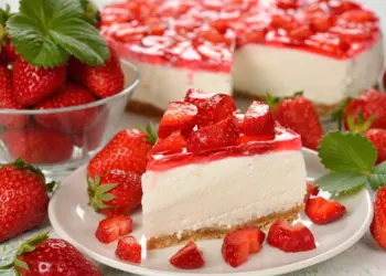 Macadamia and Strawberry Cheesecake With Strawberries Around It