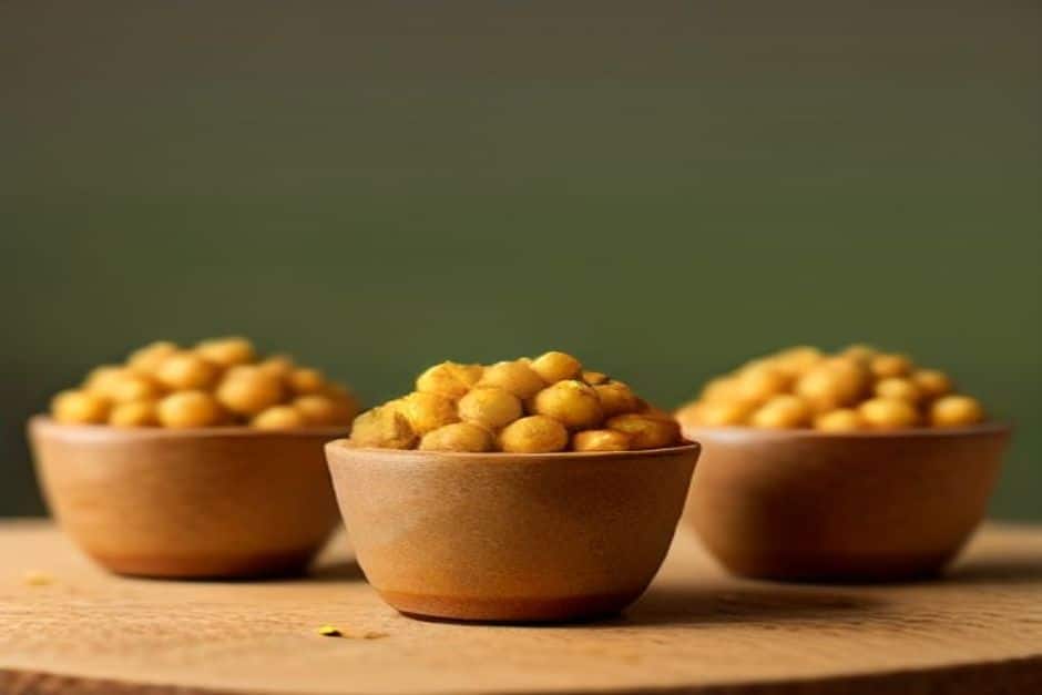 Roasted chickpeas three ways: the lunchbox snack that actually keeps